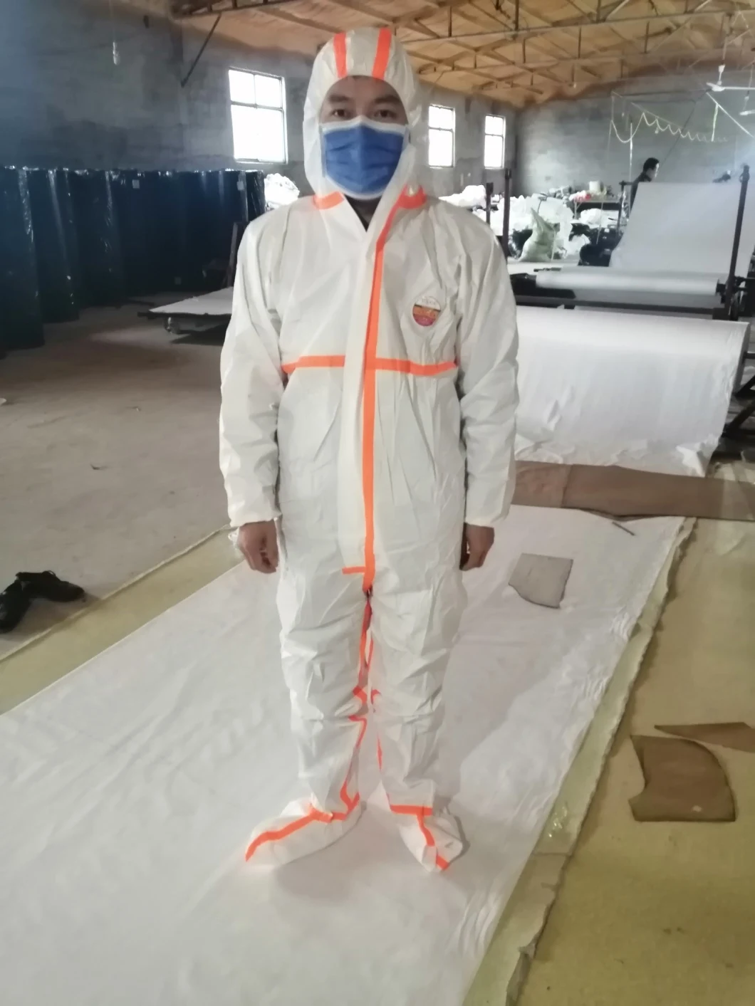 Cheap Professional Isolation Gown Protective Suit Clothing Anti Virus Disposable Personal Suit Chemical Waterproof Protection Isolation Clothing Overalls Suit